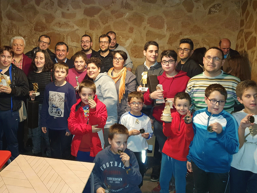 Los participantes más destacados de la competición, tras le entrega de premios. / JUAN CRUZ