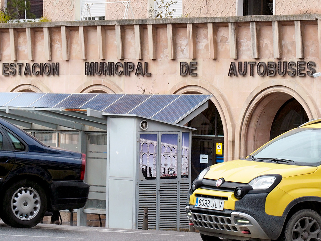 Fachada de la Estación Municipal de Autobuses de Segovia. / Kamarero