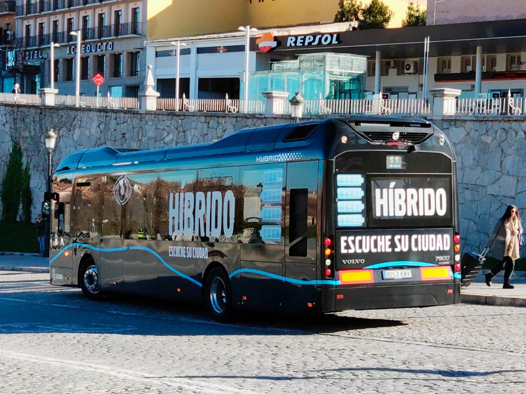 Avanza incorpora un nuevo autobús híbrido en pruebas para las líneas 11 y 12 1 Imagen del nuevo autobús que circula por la ciudad. / El Adelantado
