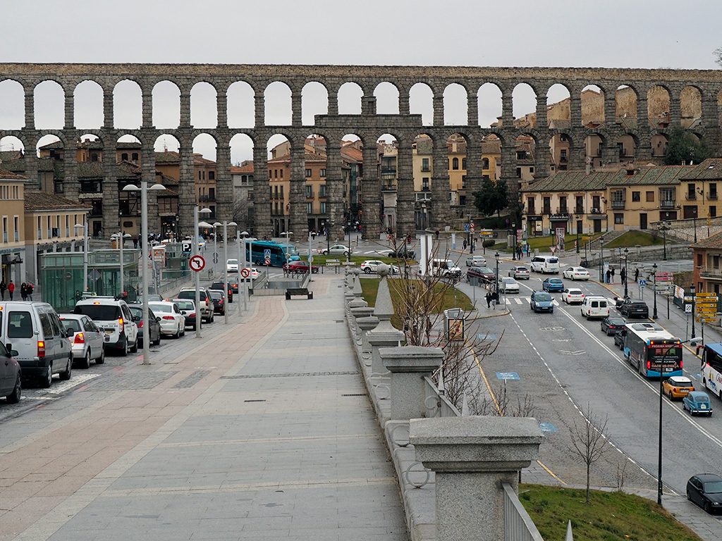Imagen de la congestión de tráfico generada este jueves en Padre Claret y Vía Roma. / Kamarero