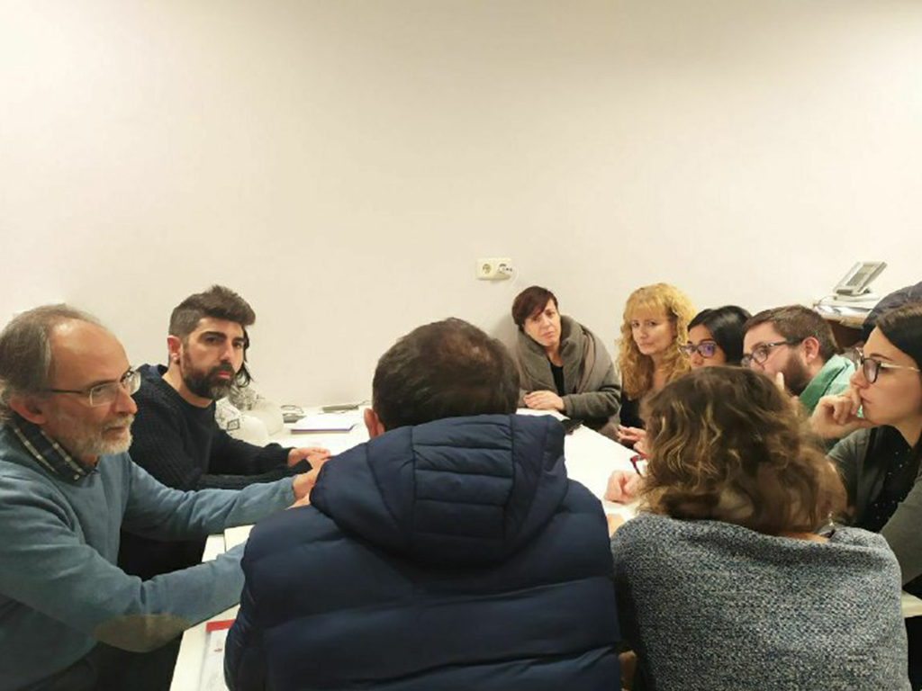 La Mesa Provincial de Podemos se reunió el viernes con representantes de la Plataforma de Usuarios del Avant. / E. A.