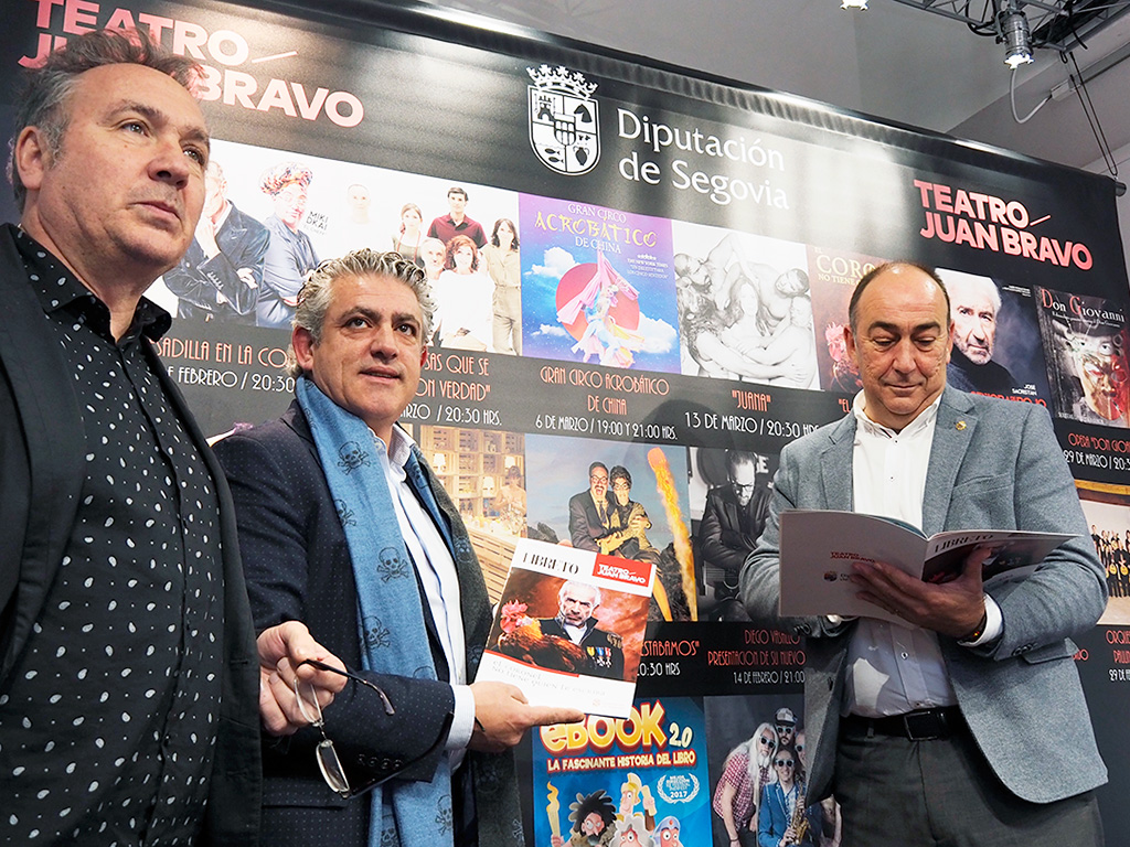 Marco Antonio Bravo, José María Bravo y Miguel Ángel de Vicente, presentan la programación. /Kamarero