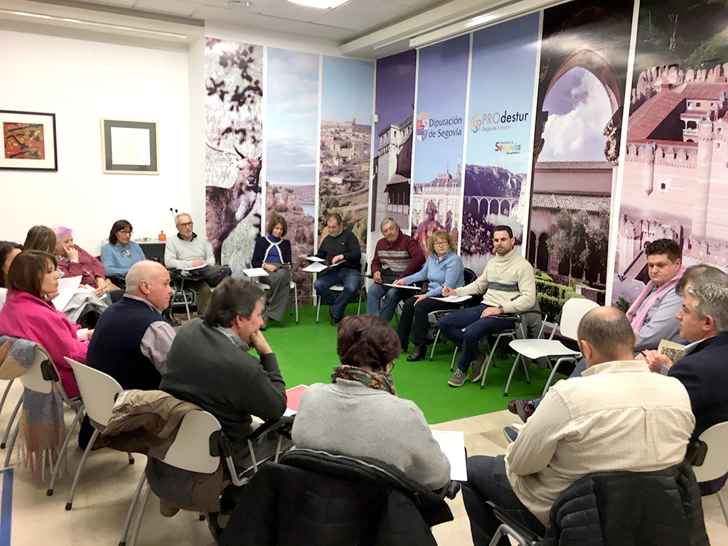 Un momento de la reunión de José María Bravo con los alcaldes. /E.A.
