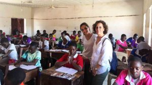 Los europeos tienen relojes pero los africanos poseen el tiempo 3 13 03 NIGERIA ELISA Y REGINA 1