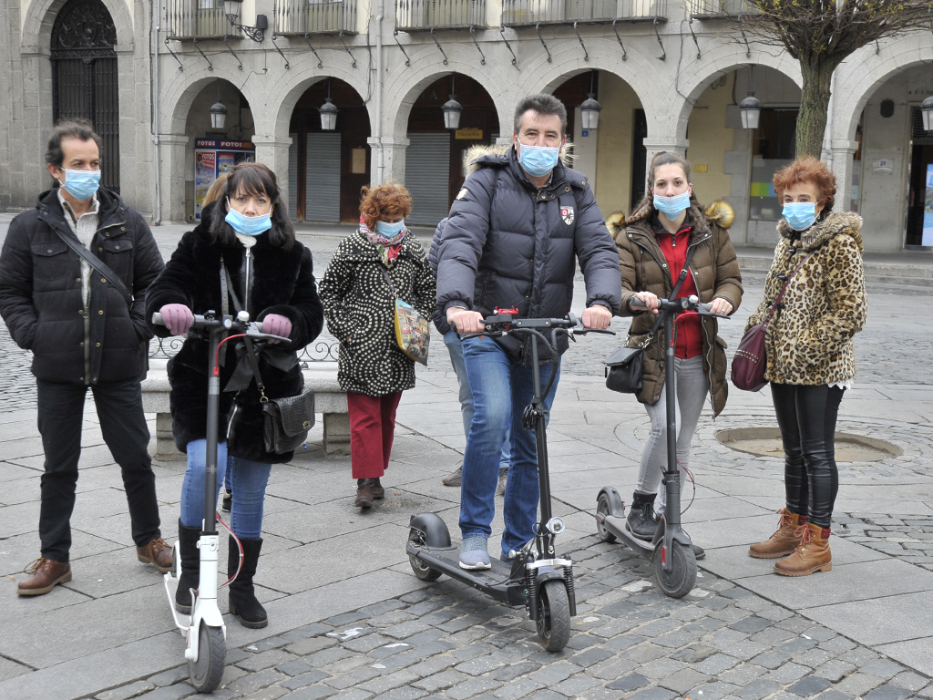 El uso de los patinetes eléctricos en las ciudades fue motivo para varias actuaciones de oficio del Procurador./KAMARERO