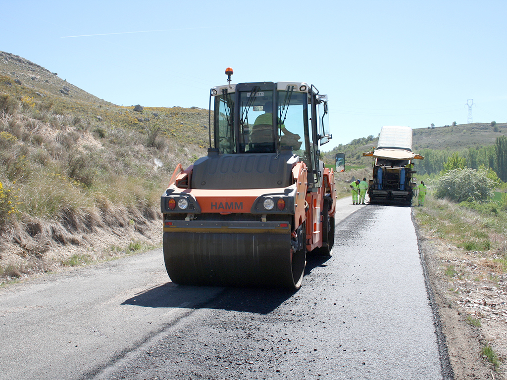 Trabajos de asfaltado. / EL ADELANTADO