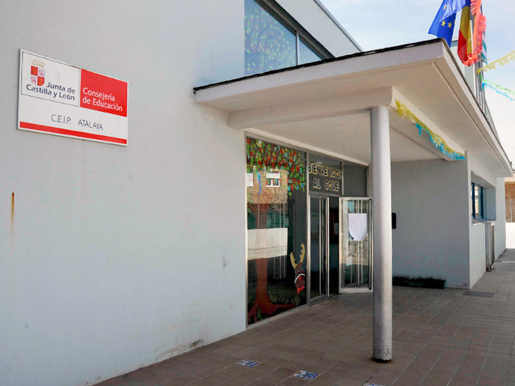 Entrada del CEIP Atalaya de Palazuelos. /KAMARERO