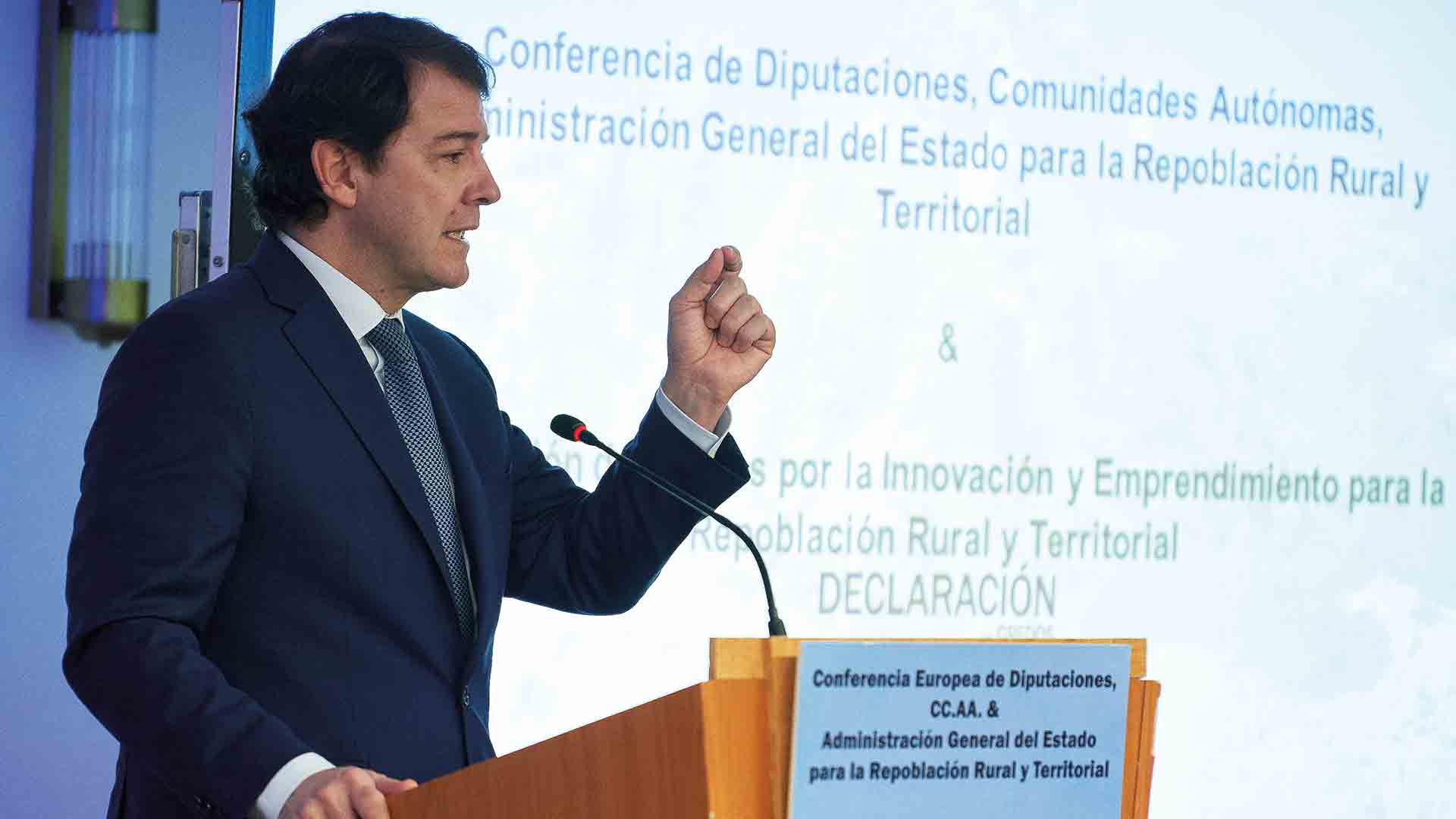 El presidente de la Junta de Castilla y León, Alfonso Fernández Mañueco, durante su intervención.