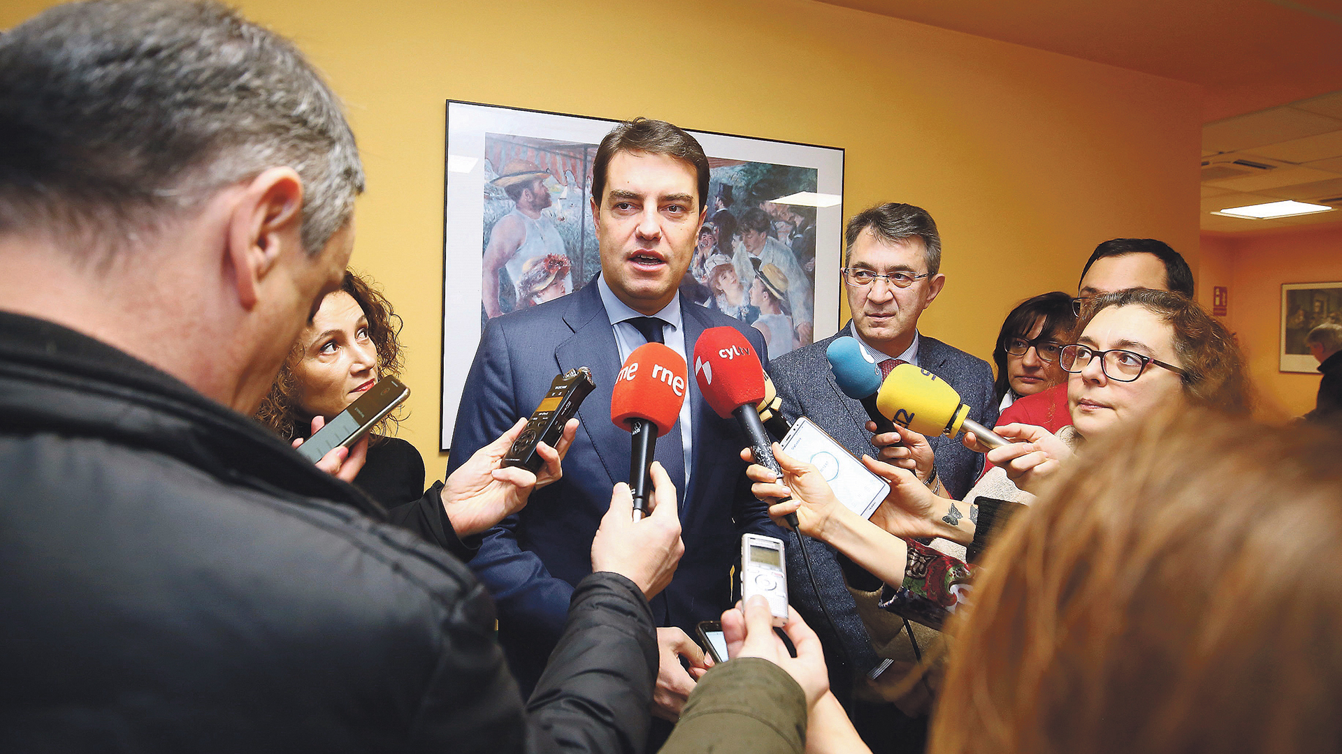 El consejero de la Presidencia, Ángel Ibáñez, durante su visita a Ponferrada.