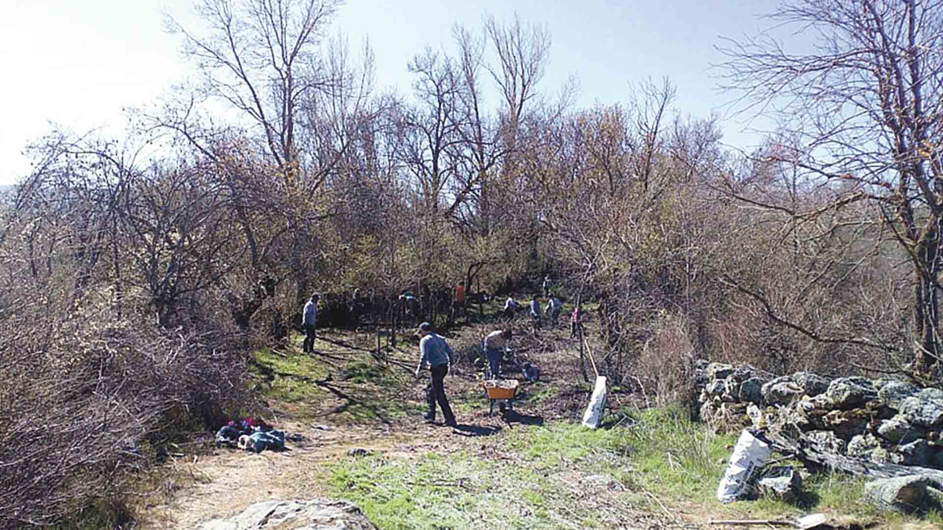Hacendera en Cabanillas para recuperar un camino vecinal. / Fuente: Facebook Tenada del Monte