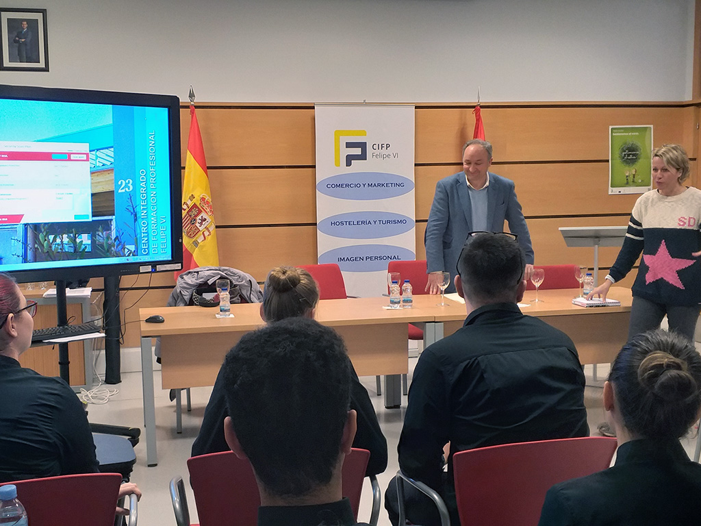 48 3 cifp Felipe VI charlas aula empresa hosteleria