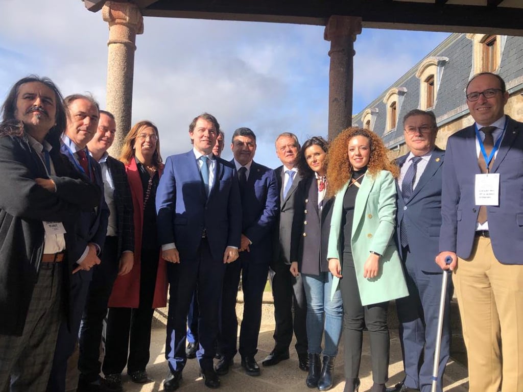 El presidente de la Junta, con representantes de distintos sectores económicos y de la Diputación de Segovia.
