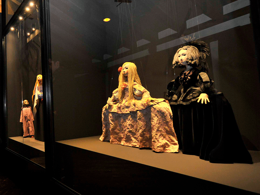 Imagen de parte de la Colección de Títeres de Francisco Peralta. / Kamarero