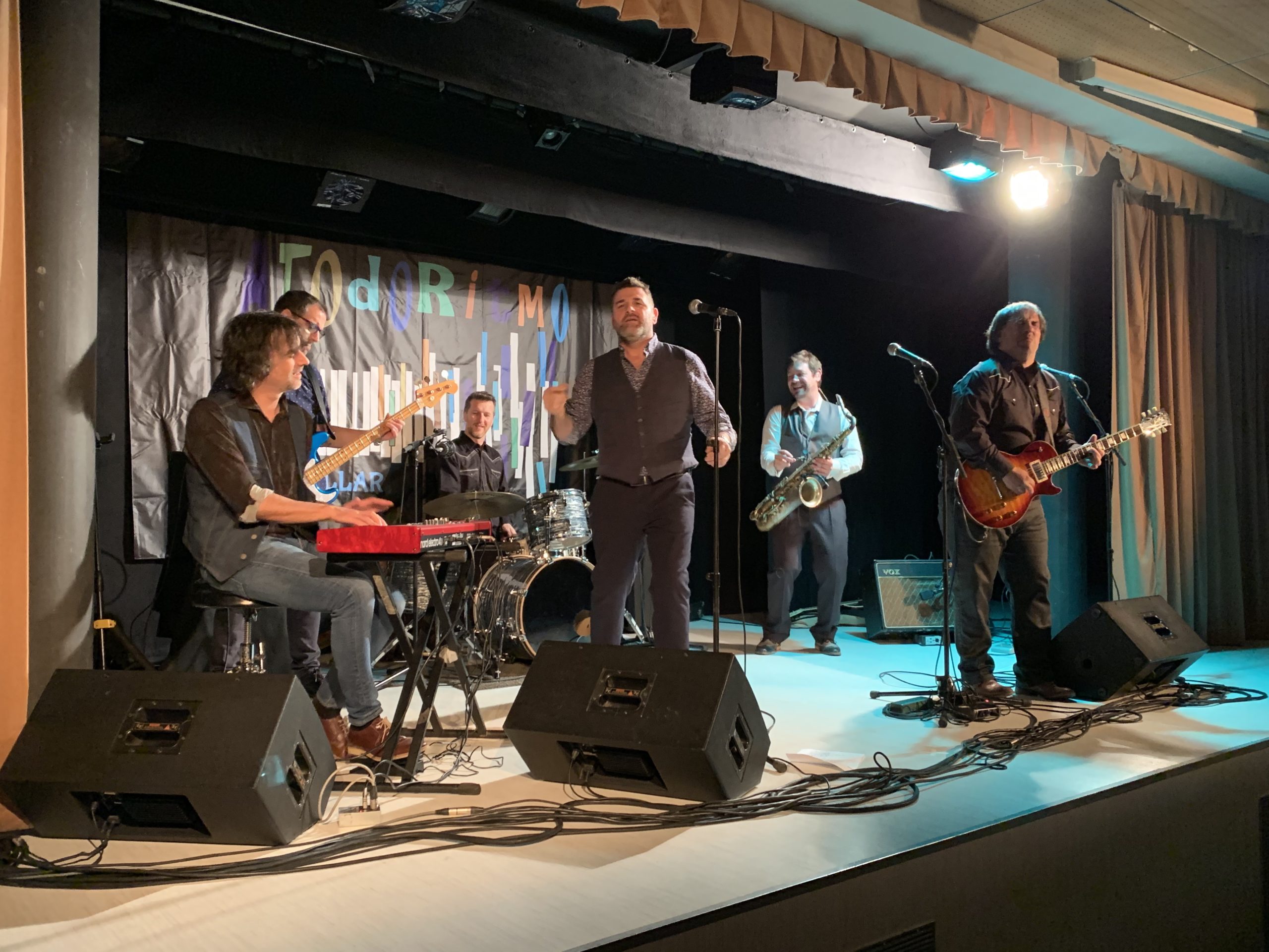 Los Travellin Brothers en su concierto de Cuéllar.