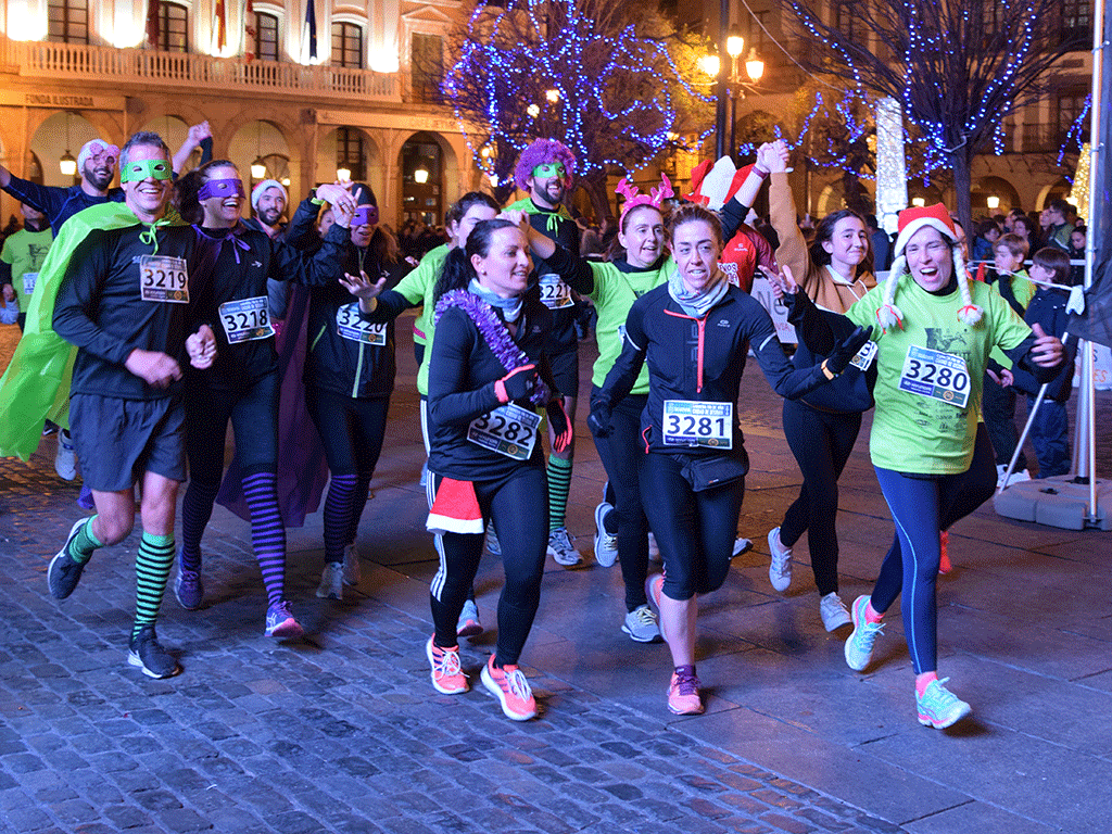 Varios de los participantes en la Carrera Fin de Año. / ROCÍO PARDOS