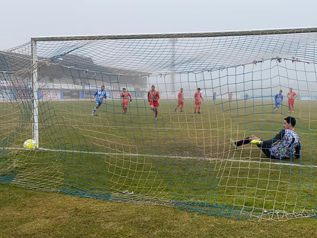Un disgusto para empezar el año en el CD La Granja 1 De esta manera encajaba el CD La Granja el 1-0 al transformar Pesca el penalti cometido por Thanos que terminó decantando el partido en favor de la Arandina. / ARANDINA CF