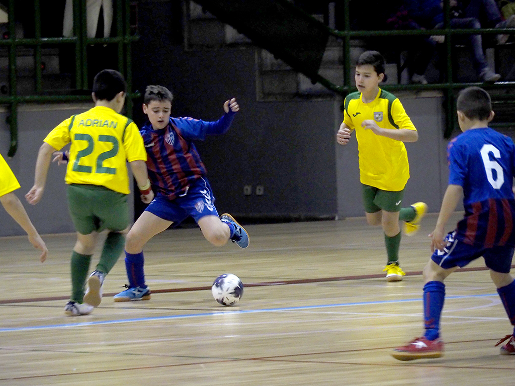 Imagen del encuentro de semifinales que disputaron la Gimnástica Segoviana y el Sporting Nava. / NEREA LLORENTE