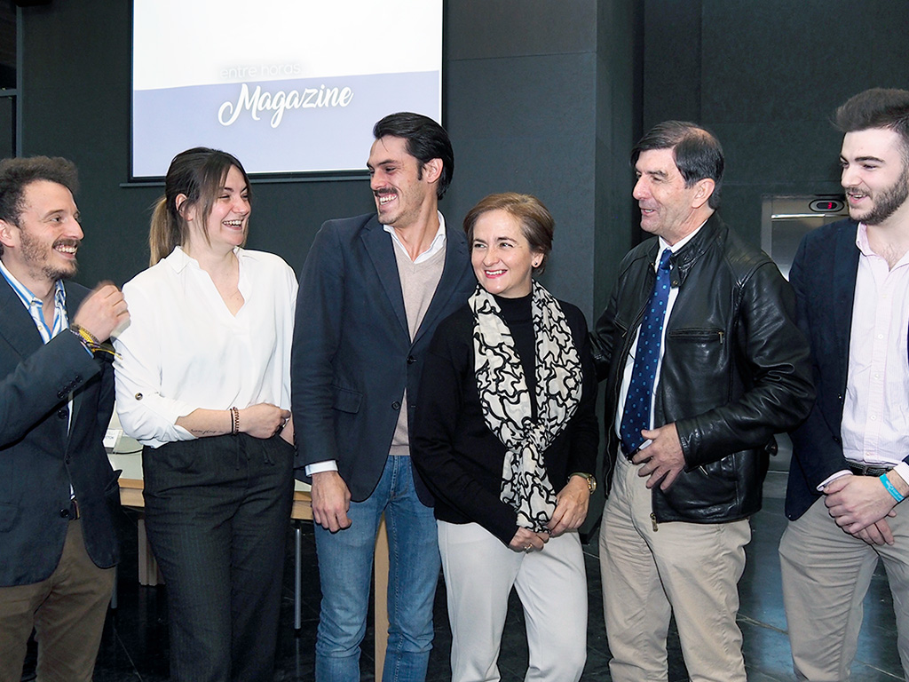 Los creadores del programa ‘Entre horas… Magazine’ con María Merino y Agustín Matilla. / KAMARERO