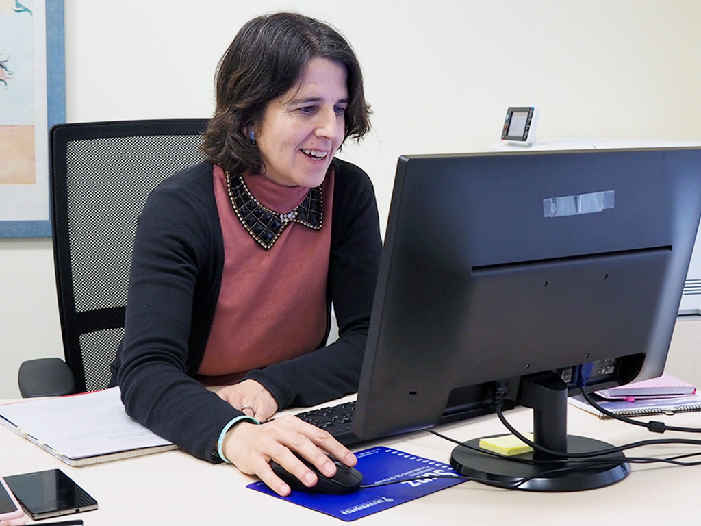Paloma Serrano, defensora de la ciudadanía del municipio de Segovia, ayer en su despacho. / Kamarero
