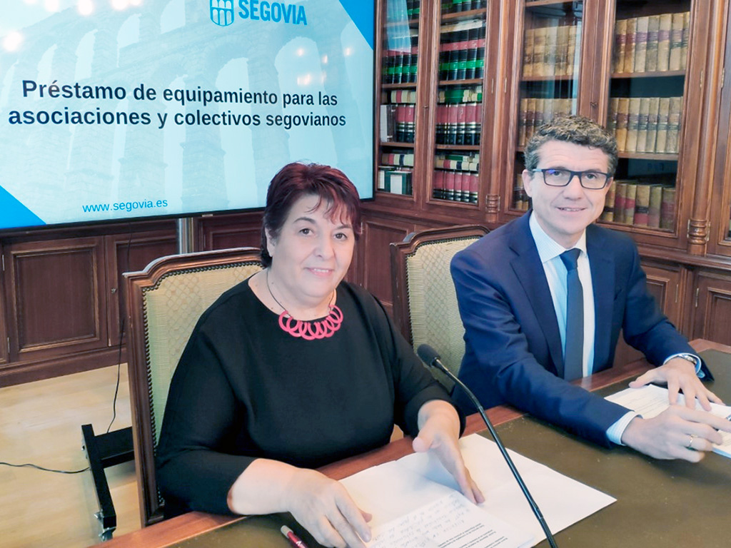 La alcaldesa y el concejal de Participación Ciudadana presentan el nuevo servicio. / El Adelantado