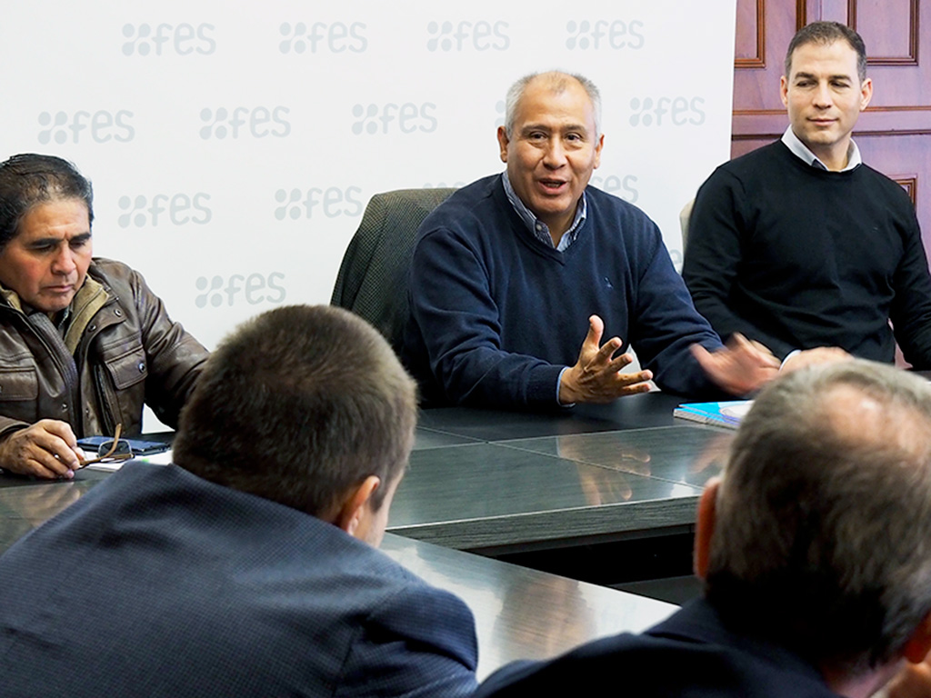 Fernando Romaní presidió la jornada sobre Perú en la sede de la FES. / Kamarero