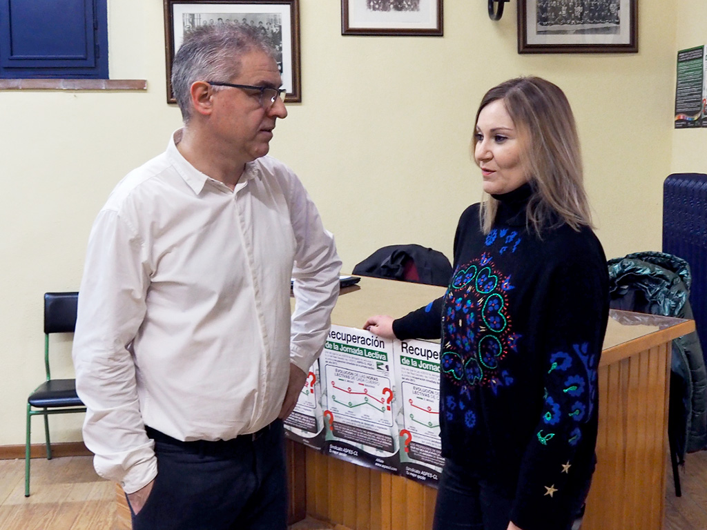 La presidenta regional y el provincial de ASPES, Cristina Fernández y Francisco Revenga de la Rica. / KAMARERO