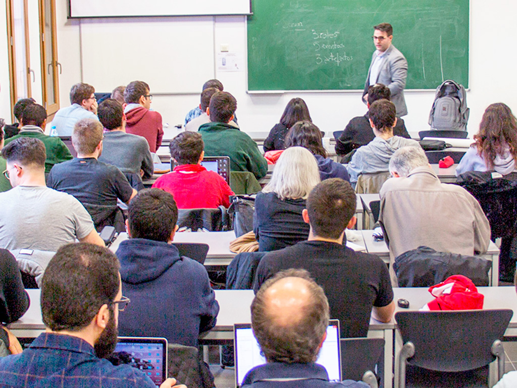 Charla impartida por Luis Vidaechea./ ALBERTO MORALA