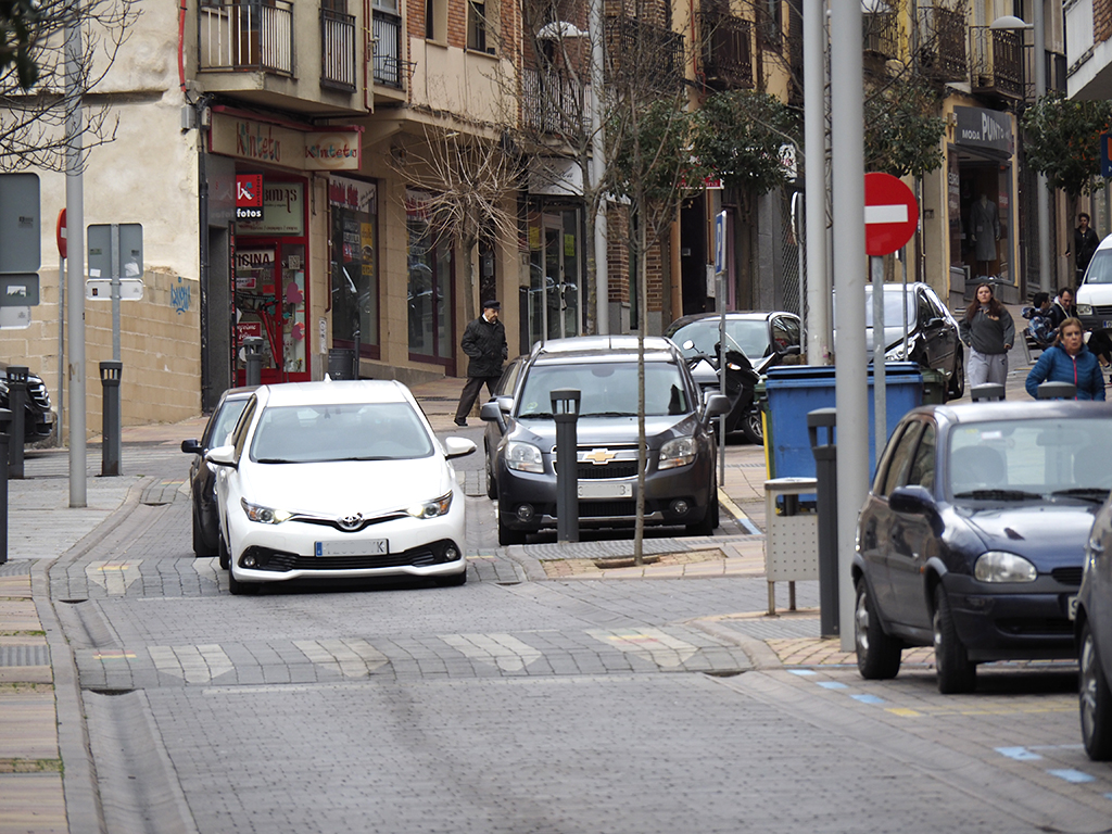 El PP ve con buenos ojos el cambio de sentido en José Zorrilla, que ya propuso en 2015 1 La céntrica calle de José Zorrilla soporta tráfico de vehículos procedentes de todos los puntos de la ciudad. / Kamarero