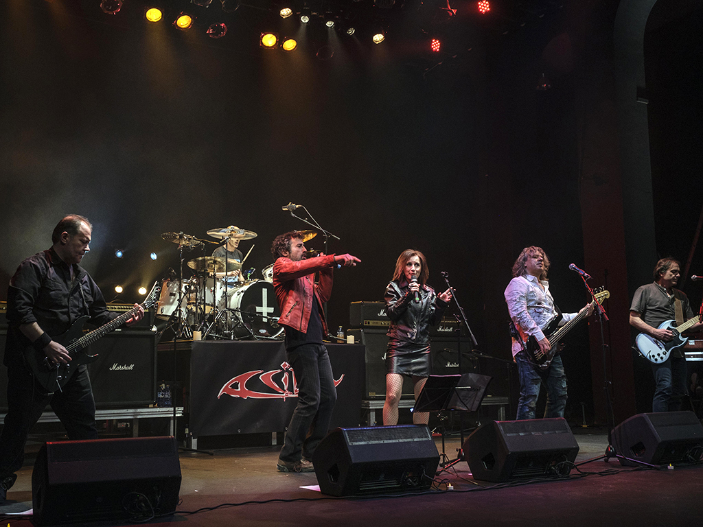 Un momento del concierto de Ácido, el viernes pasado en el Teatro Juan Bravo. / E. A.