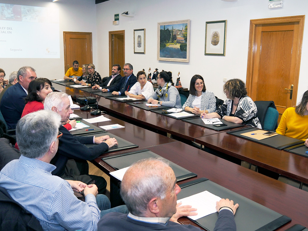 Presentación del Anteproyecto de Ley del Tercer Sector Social ante las diferentes asociaciones segovianas. / KAMARERO