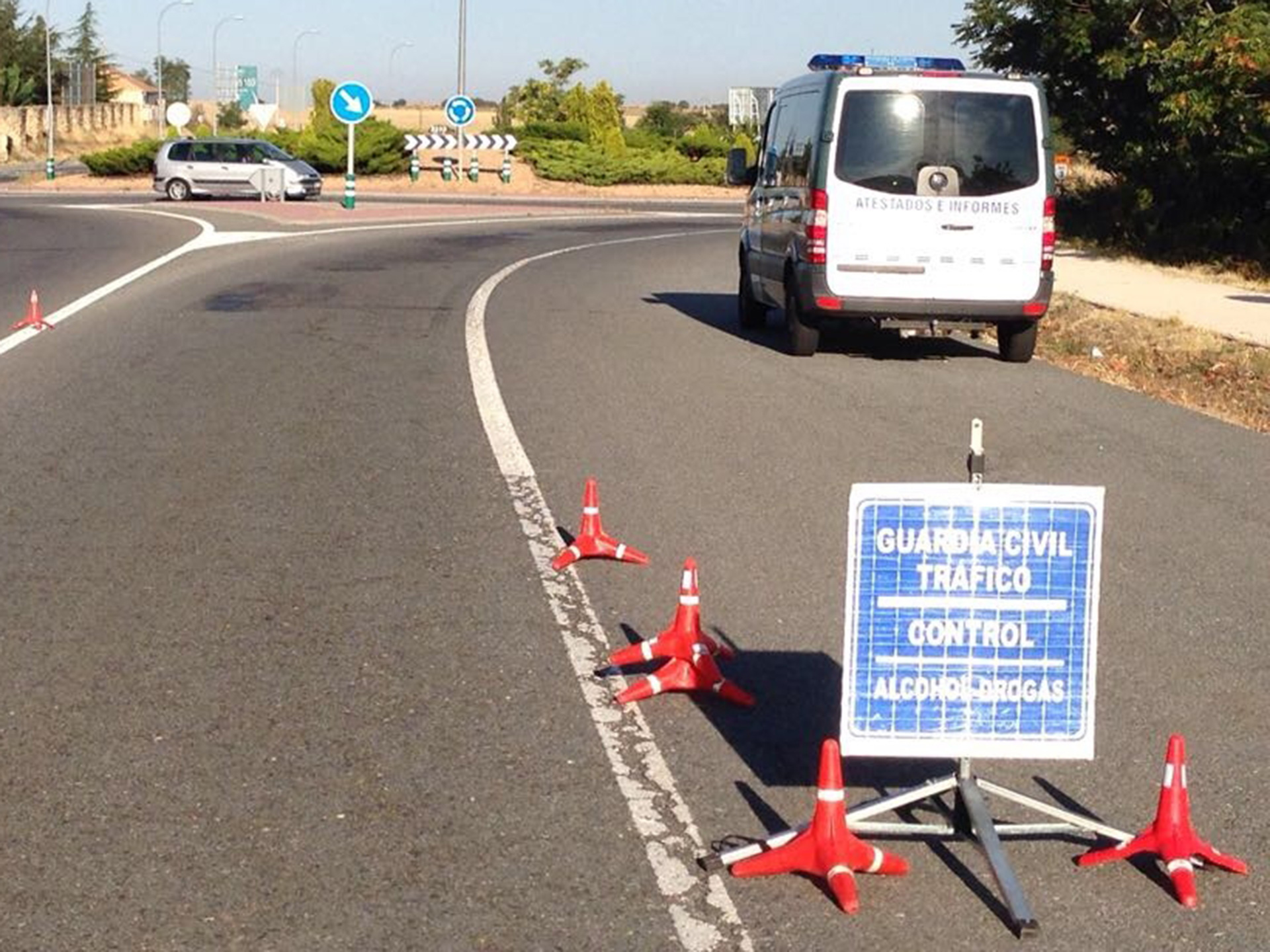 Un control realizado por la Agrupación de Tráfico de la Guardia Civil. / EL ADELANTADO