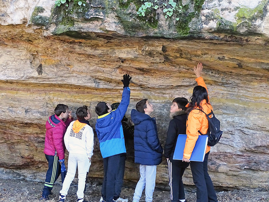 Alumnos del CEIP Fray Juan de la Cruz, en la explicación práctica. / EL ADELANTADO