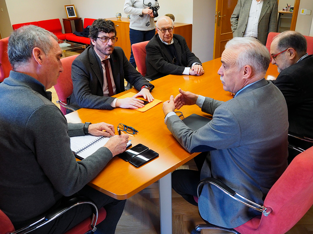 Entrevista en la Delegación Territorial de la Junta. /KAMARERO