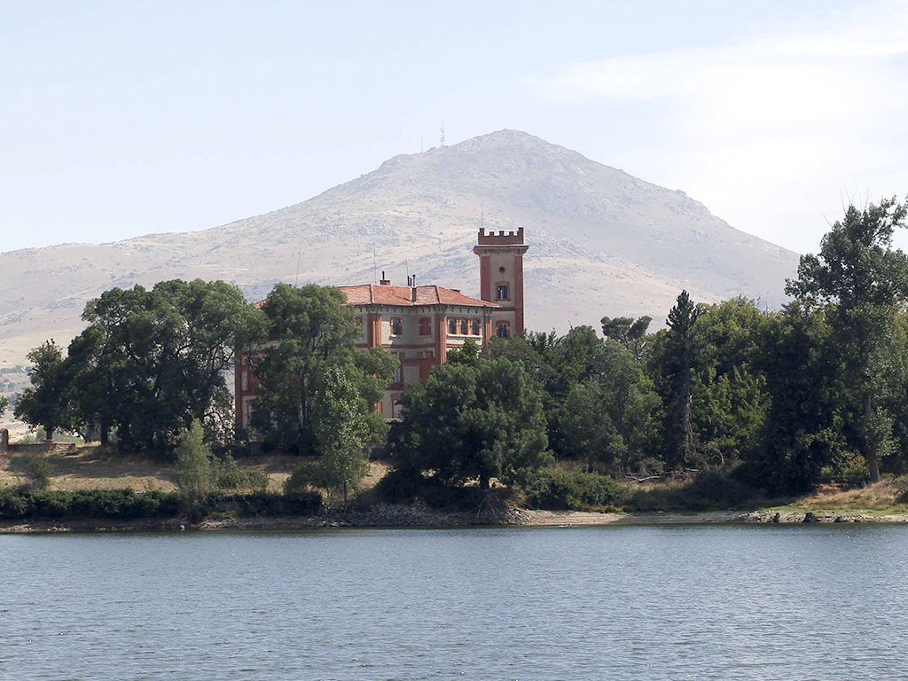 El Palacio de Santa Cecilia se encuentra al pie del Pontón Alto. /NEREA LLORENTE