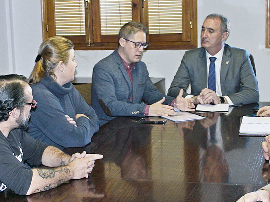 Reunión del Ayuntamiento de Torrecaballeros con Mazarías. / EL ADELANTADO