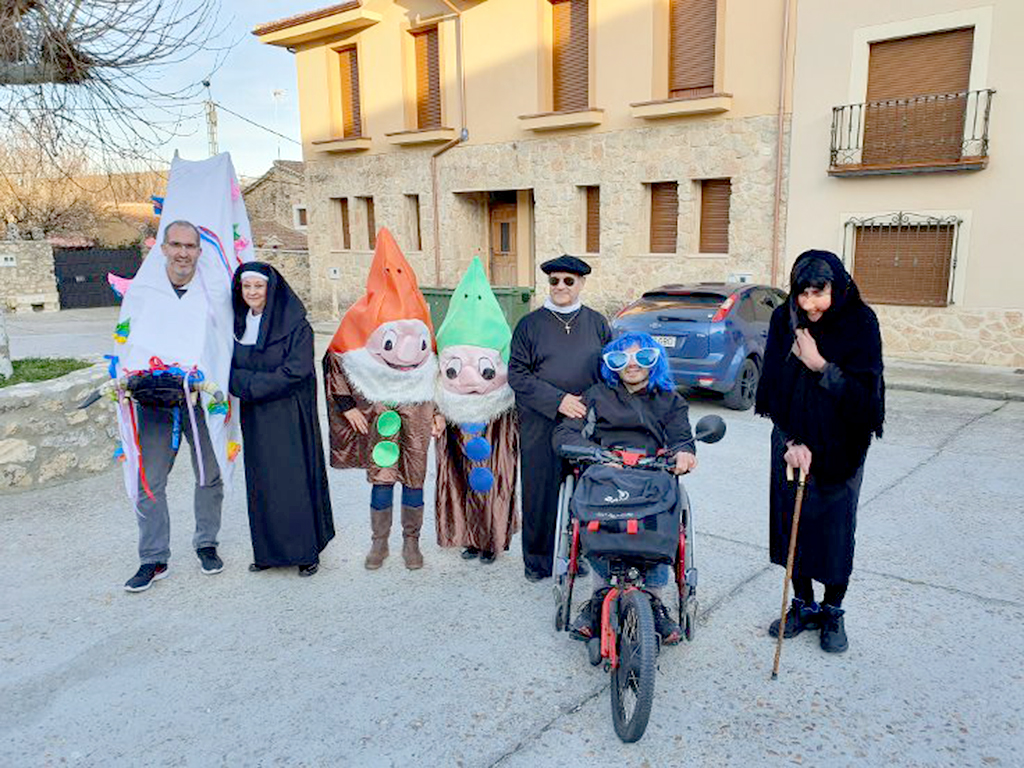 Los vecinos de Casla se disfrazaron para celebrar el carnaval. /E.A.
