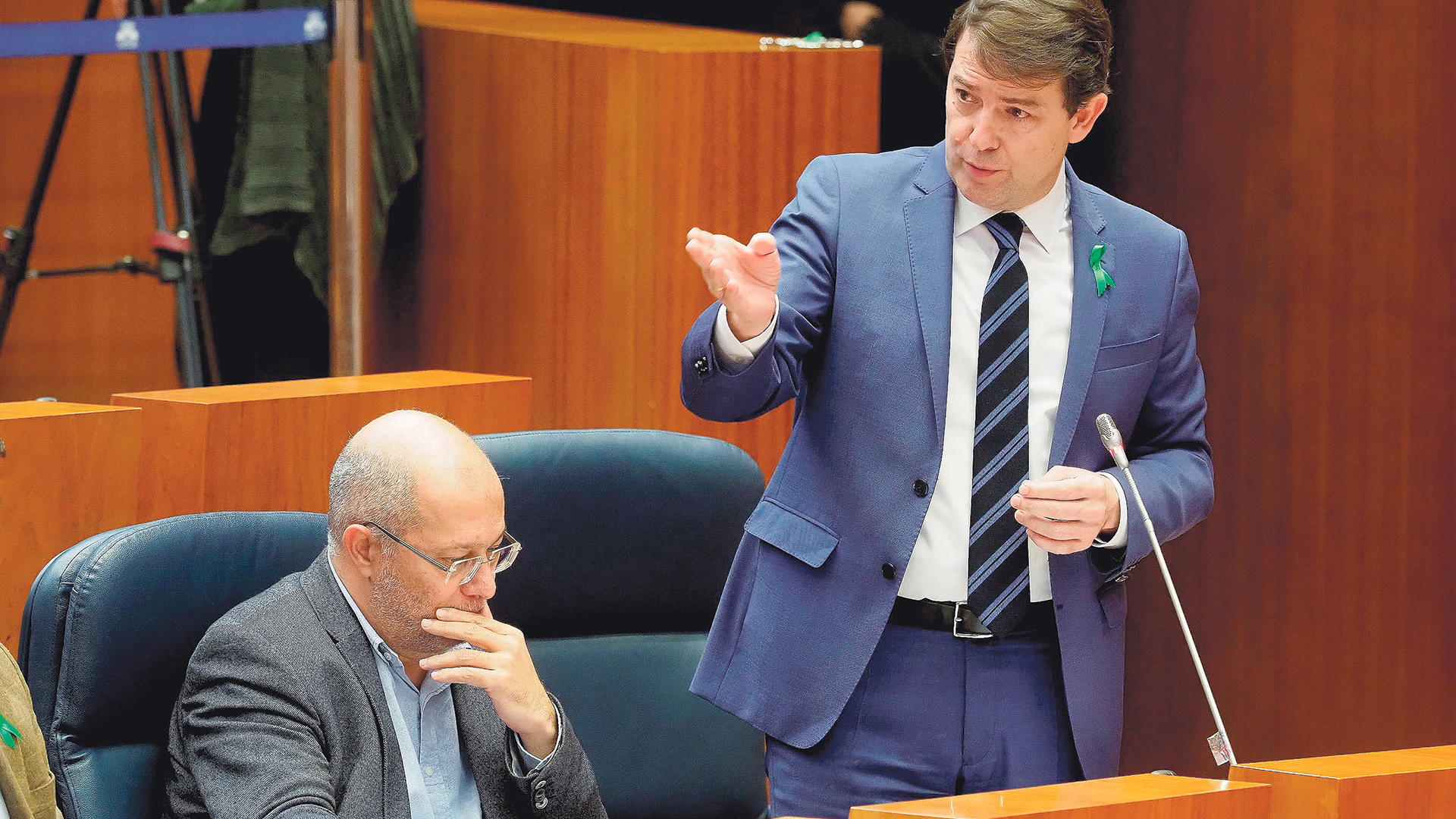 El presidente de la Junta de Castilla y León, Alfonso Fernández Mañueco, interviene en el Pleno de las Cortes.