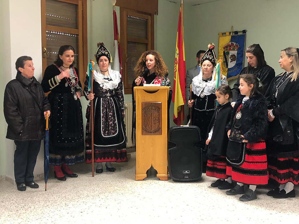 Noemí Otero, pregonera de honor, durante su discurso en el que reclamó la igualdad entre mujeres y hombres. / E.A.