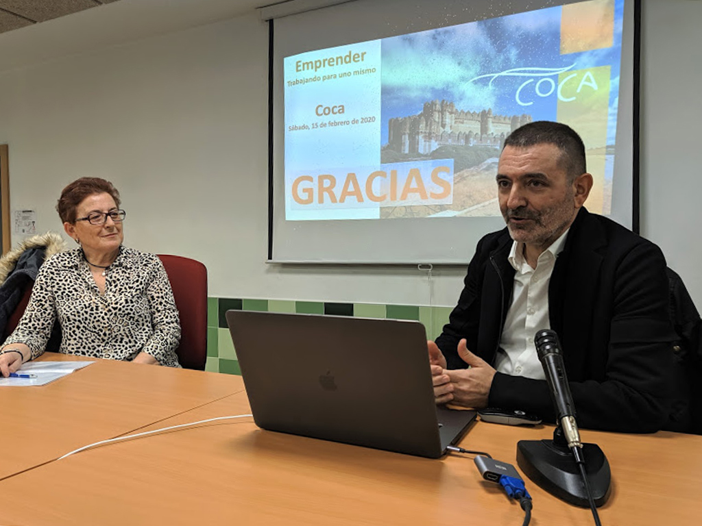 Un centenar de personas asistió a la charla de Jorge Zamora. / David Rubio