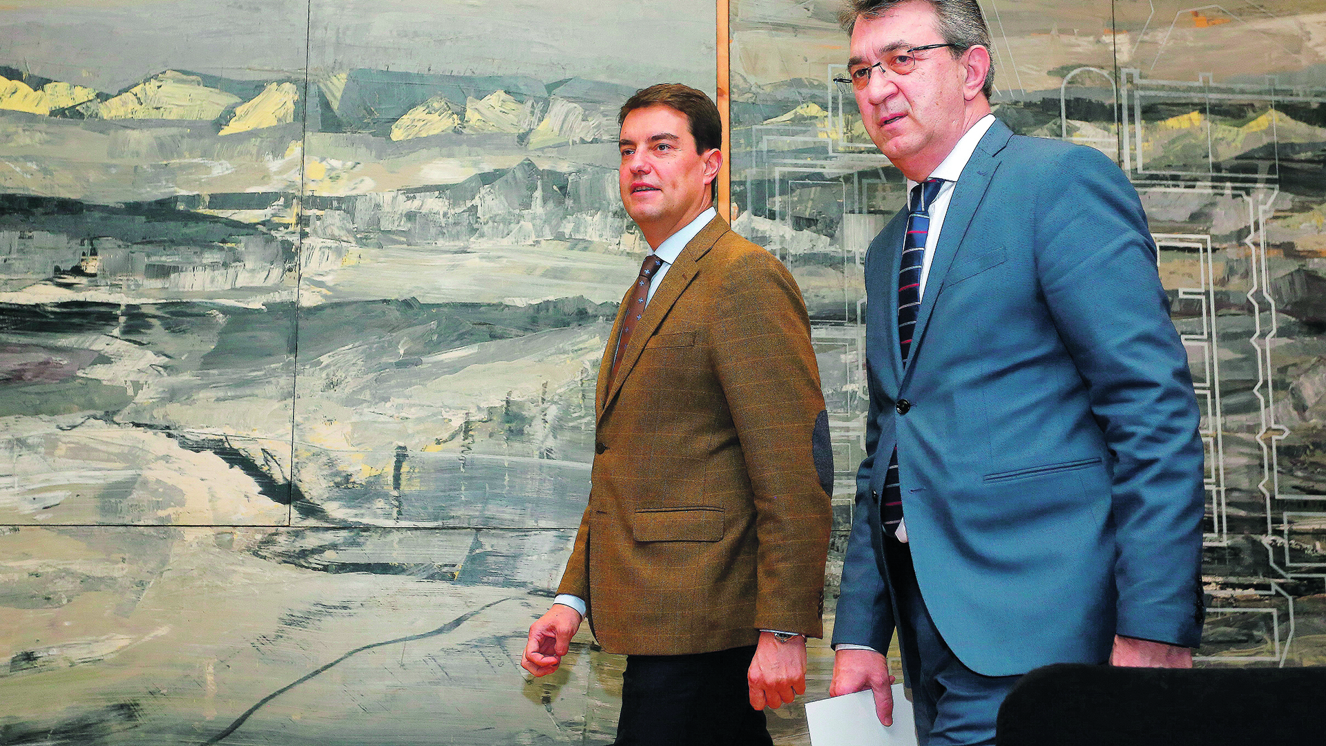 El consejero de Presidencia, Ángel Ibáñez (i), y el delegado de la Junta en León, Juan Martínez Majo (d).
