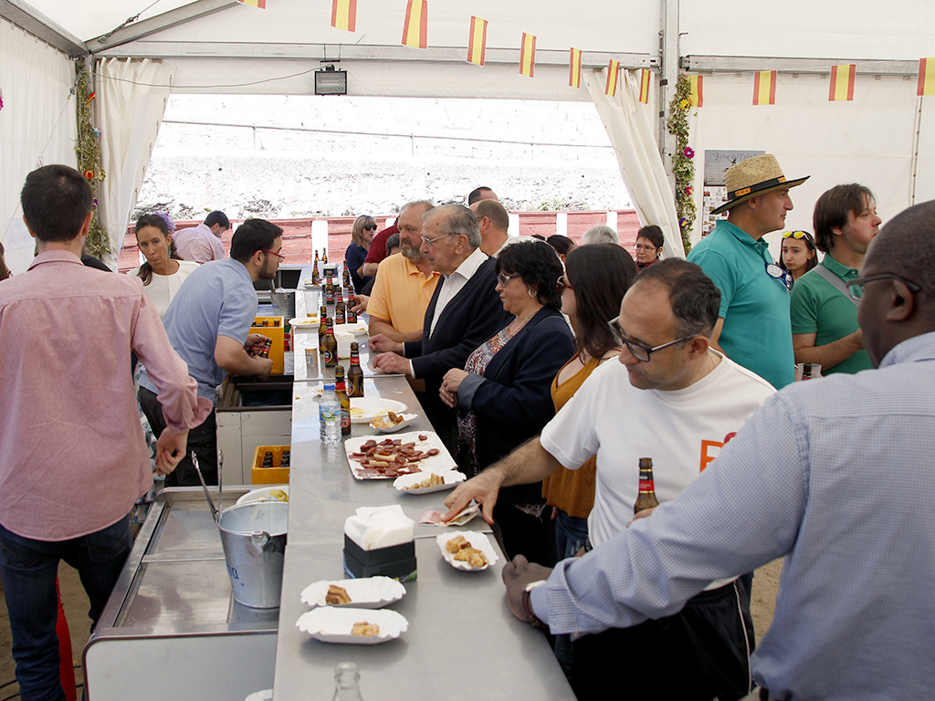 Habrá barras de bar instaladas en la plaza de toros. / Nerea Llorente