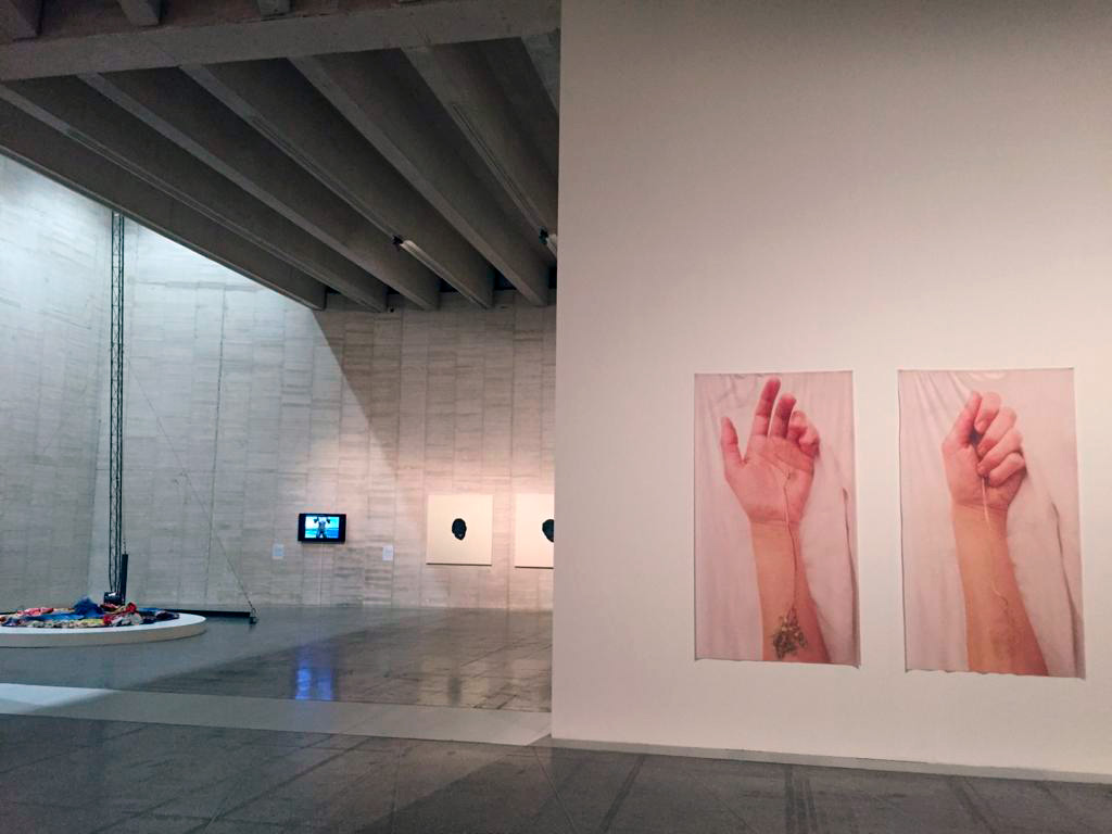 Los trabajos de la artista segoviana, ‘Principio’ y ‘Final’, expuestos en la sala 3 del Museo de Arte Contemporáneo de Castilla y León. / E. A.