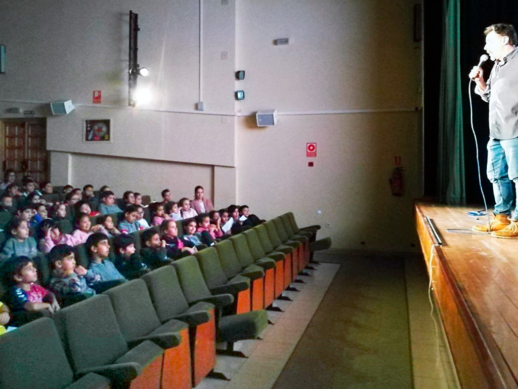 El acto de origen cantalejano atrajo la atención de todos los escolares del centro educativo.
