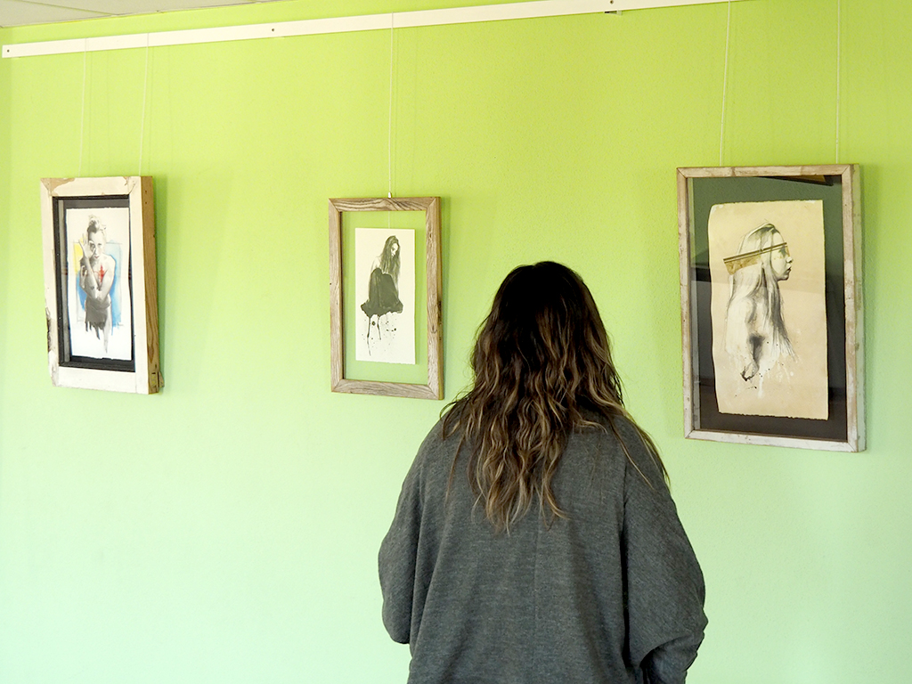 Imagen de algunas de las acuarelas que componen la exposición de Esther Cuesta en la Casa Joven. / Kamarero