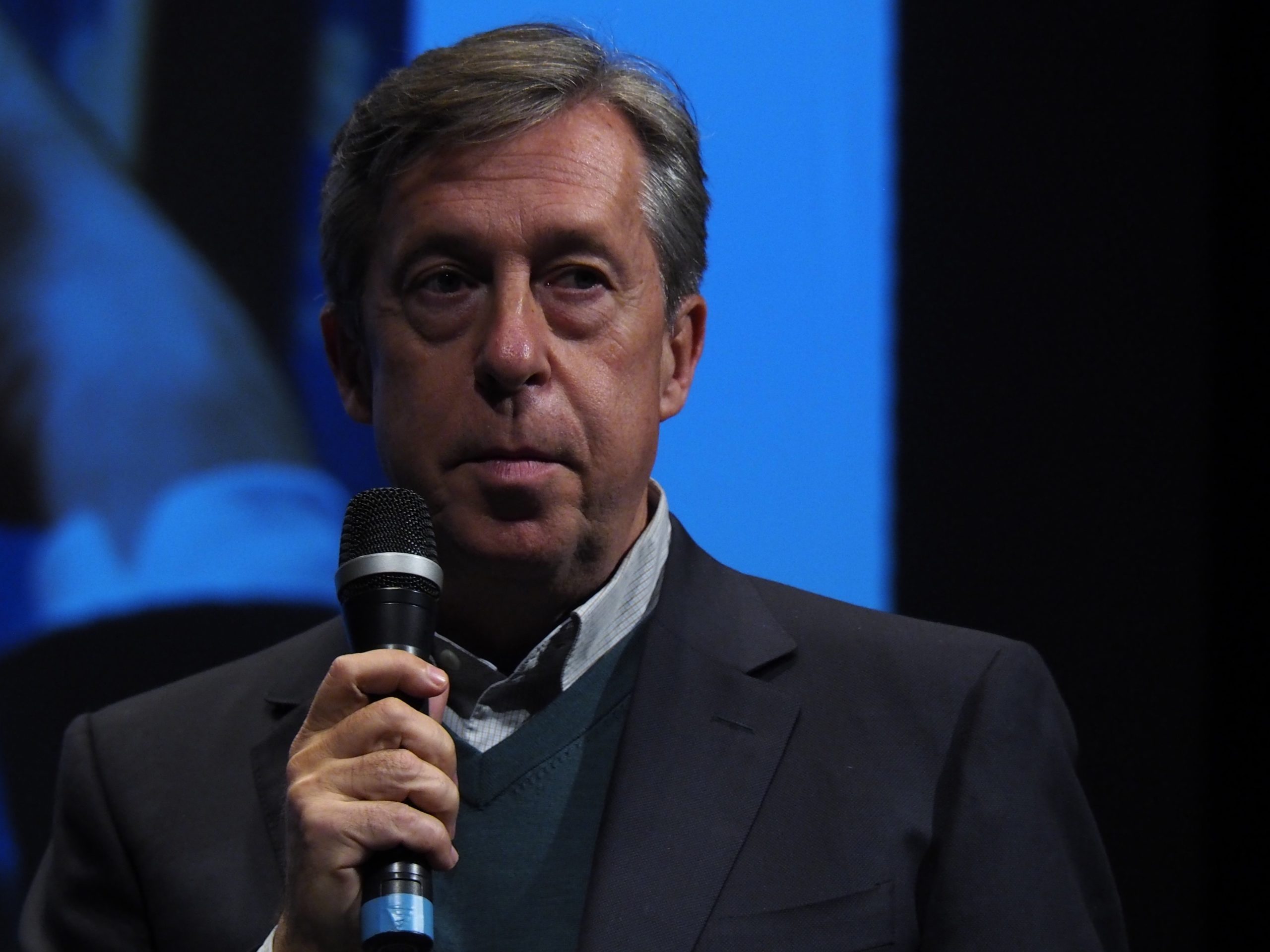 Santiago Segurola, dirigiéndose a los presentes en la pasada Gala del Deporte Segoviano. / NEREA LLORENTE