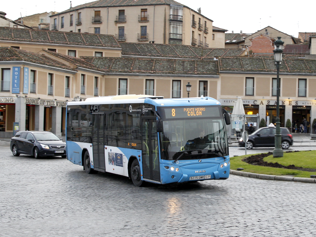 La Línea 8 comunica el barrio incorporado de Hontoria con la ciudad. / Nerea LLorente
