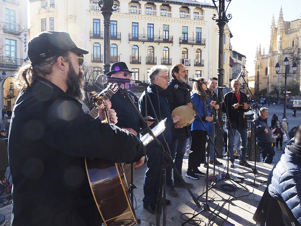 Integrantes de La Esteva, el pasado enero en una de sus actividades de cultura tradicional. / Nerea Llorente