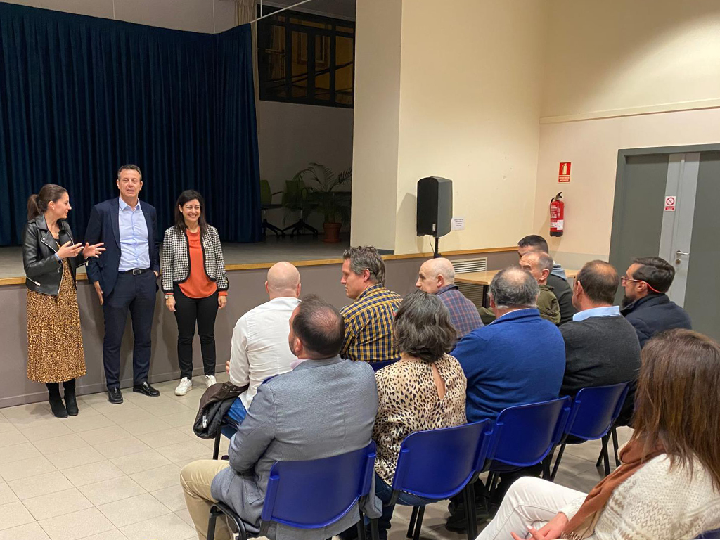 Los tres procuradores de Ciudadanos, en el encuentro del día 12. / E. A.