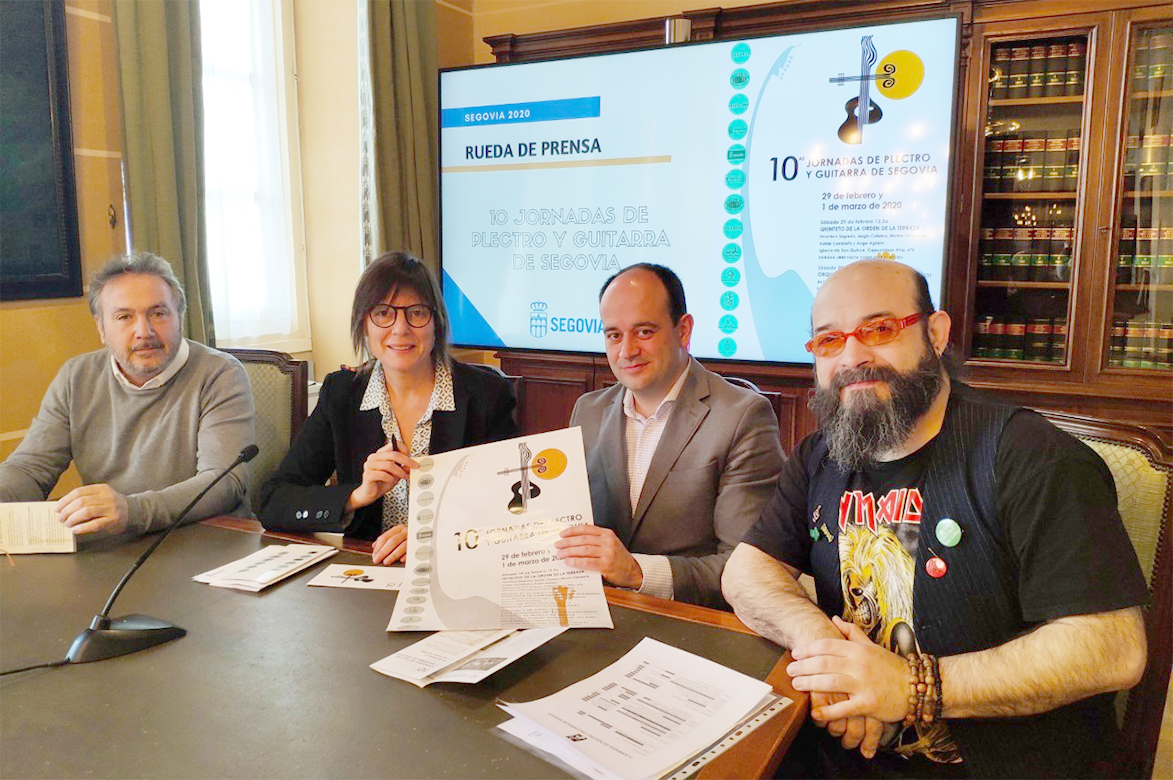 De izqd. a dch., Marco Costa, director del Teatro Juan Bravo;  la concejala de Cultura, Gina Aguiar y José Luis Martín Rozas y José Manuel Herrero Martín, de la Orquesta Cuerda Para Rato, esta semana en la presentación de las jornadas. / E. A.