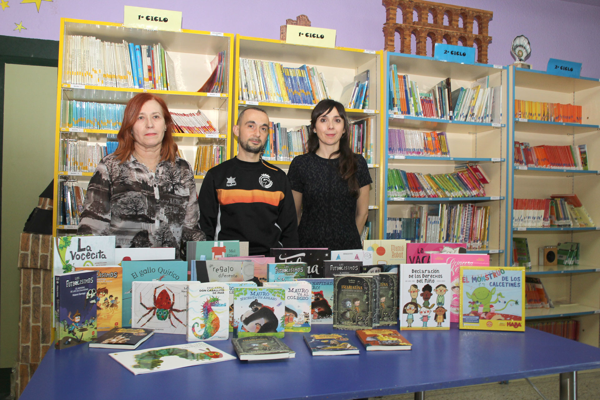 Entrega de material escolar del presidente del Racing Cuéllar al CEIP San Gil.